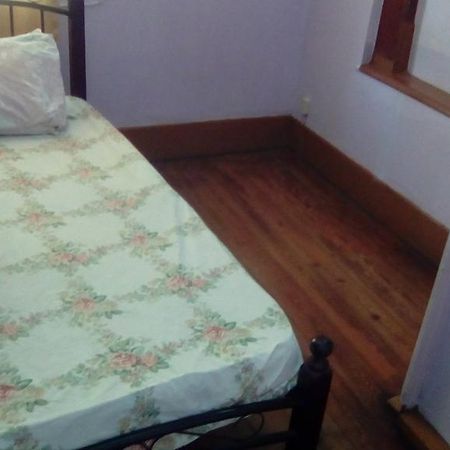 Robert'S Guest House Port of Spain Экстерьер фото