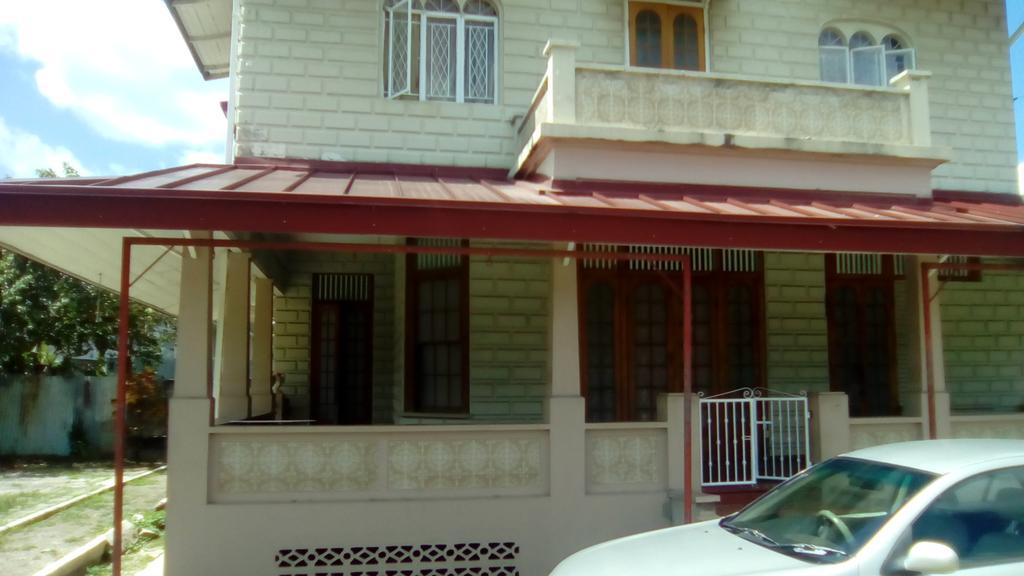 Robert'S Guest House Port of Spain Экстерьер фото