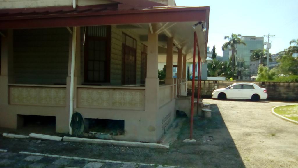 Robert'S Guest House Port of Spain Экстерьер фото